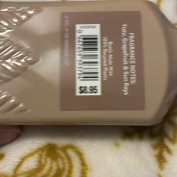 Bath & Body Works Sunshine & Lemons 🍋 Gel Hand Soap with Geometric Design (3) - Picture 4 of 4